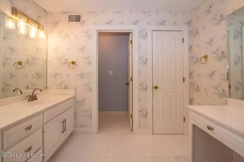 Bath - 10312 Stone School Rd, Prospect, KY 40059 photo 3 of 6