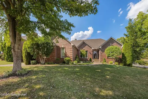 11205 Oakhurst Rd, Louisville, KY 40245