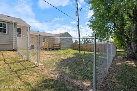 Exterior - 2855 Pendleton Rd, Pendleton, KY 40055 photo 8 of 13