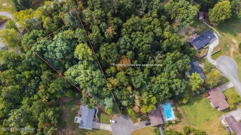 7407 Chant Ct, Louisville, KY 40214