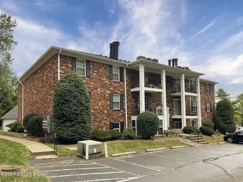 3307 Colonial Manor Cir #6A, Louisville, KY 40218