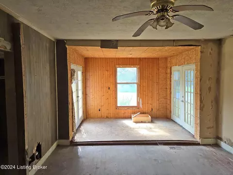 Living - 1277 E Telegraph Rd, Madison, IN 47250 photo 1 of 2