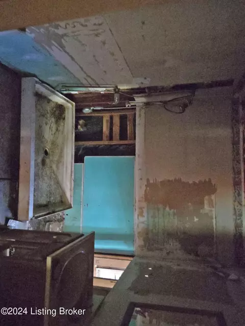 Bath - 1277 E Telegraph Rd, Madison, IN 47250 photo 1 of 1