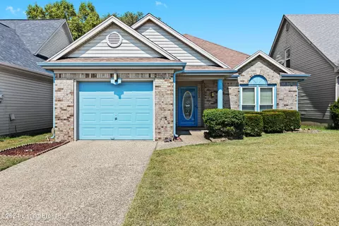 3322 Rainview Cir, Louisville, KY 40220