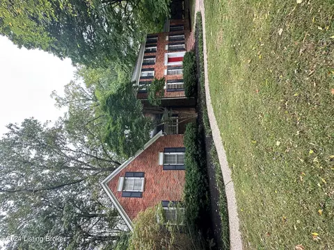 7615 Woodridge Dr, Pewee Valley, KY 40056