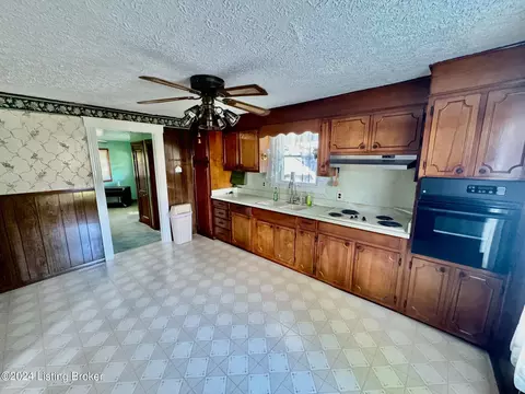 Kitchen - 330 Texas Loop Rd, Springfield, KY 40069 photo 1 of 2