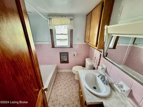 Bath - 330 Texas Loop Rd, Springfield, KY 40069 photo 1 of 1