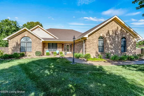 3307 Twelve Oaks Ct, Sellersburg, IN 47172