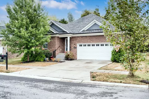 8123 Cedar Crest Ln, Louisville, KY 40291