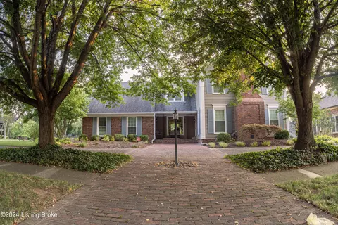 800 Bedfordshire Rd, Louisville, KY 40222