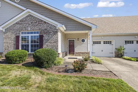 5225 Savannah Springs Dr, Louisville, KY 40219