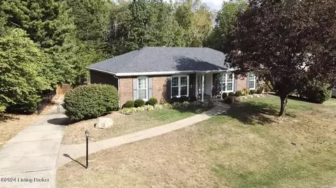 8209 Twin Lakes Ct, Louisville, KY 40214