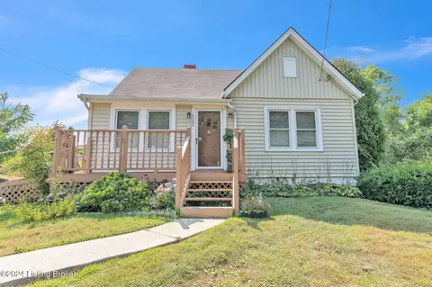 4302 Lake Dreamland Dr, Louisville, KY 40216