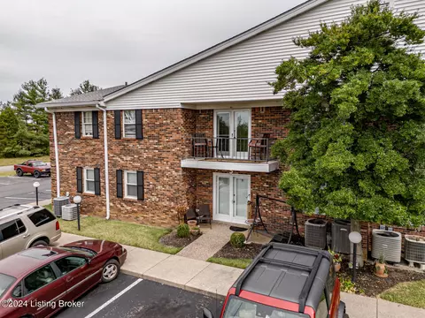 8101 Wendamoor Dr #19, Louisville, KY 40228