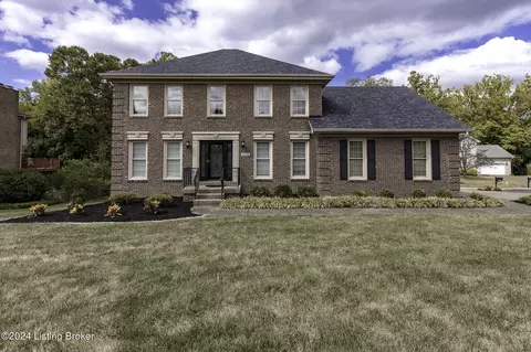 9509 Farmstead Ln, Louisville, KY 40291