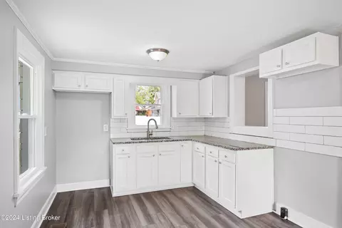 5706 Barrett Ln, Louisville, KY 40272