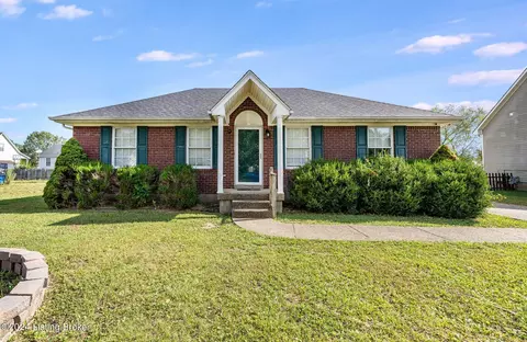 186 Lakes Edge Dr, Shepherdsville, KY 40165
