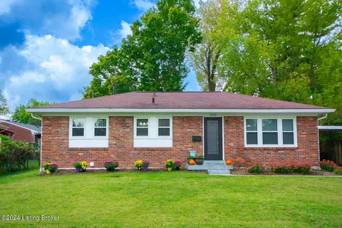 3920 Woodgate Ln, Louisville, KY 40220