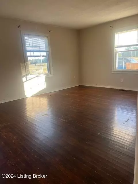 Living - 6967 Smithfield Rd, Smithfield, KY 40068 photo 2 of 4