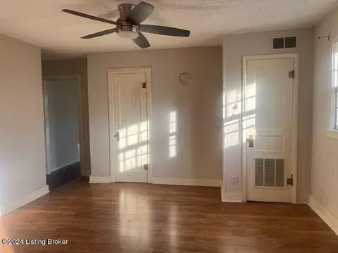 Living - 6967 Smithfield Rd, Smithfield, KY 40068 photo 3 of 4