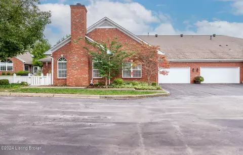 8026 Saint Andrews Village Dr, Louisville, KY 40222