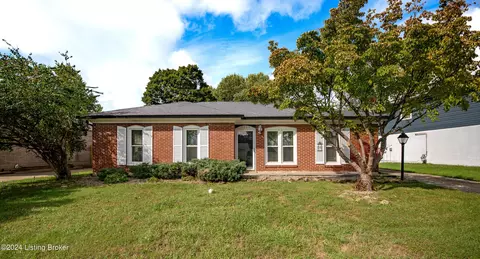 9004 Admiral Dr, Louisville, KY 40229