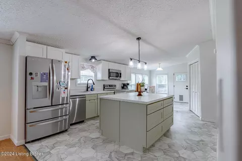 335 Evergreen St, Shepherdsville, KY 40165