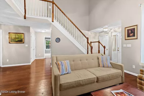 911 Lyle Ct, La Grange, KY 40031