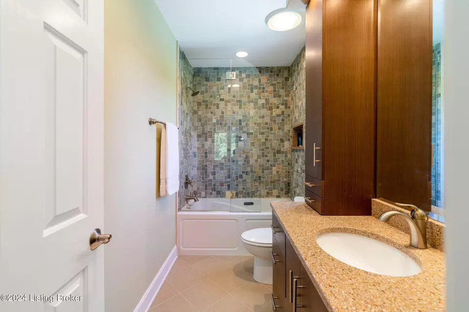 Bath - 14812 Landmark Dr, Louisville, KY 40245 photo 12 of 17