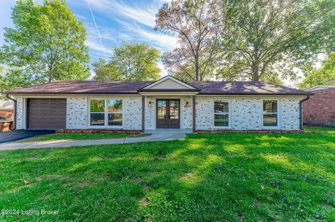 8008 Cavewood Ct, Louisville, KY 40291