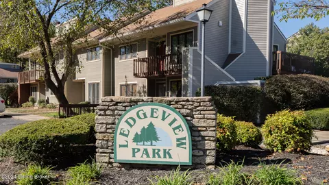 354 Crescent Spring Dr, Louisville, KY 40206