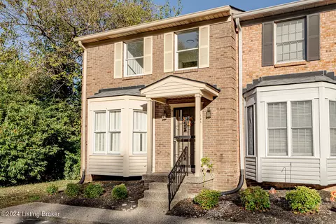 145 Gardiner Lake Rd, Louisville, KY 40205