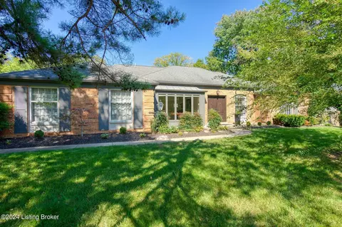 3105 Carriage Ct, Louisville, KY 40205