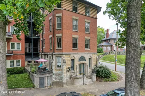 2229 Cherokee Pkwy #D, Louisville, KY 40204