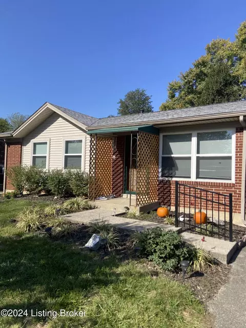 371 Blossom Rd, Louisville, KY 40229