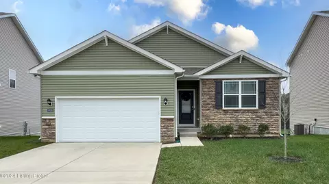 8028 Cedar Mdws Ln, Louisville, KY 40228