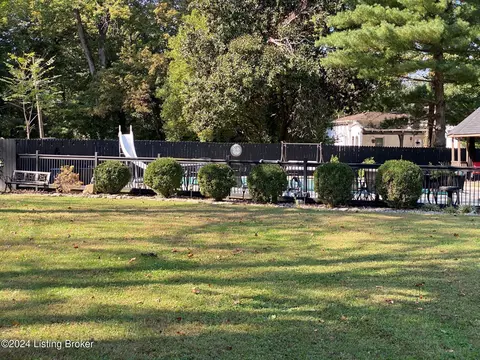 Exterior - 6410 River Rd, Prospect, KY 40059 photo 6 of 59