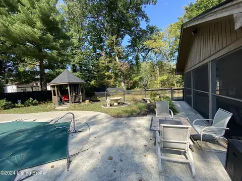 Exterior - 6410 River Rd, Prospect, KY 40059 photo 8 of 59