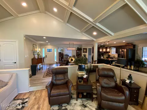 Entry Way - 6410 River Rd, Prospect, KY 40059 photo 1 of 10