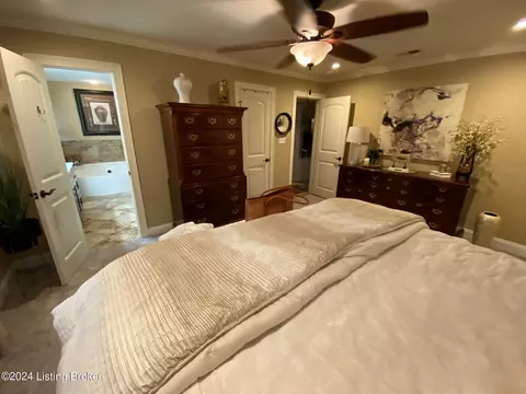 Bedroom - 6410 River Rd, Prospect, KY 40059 photo 4 of 6