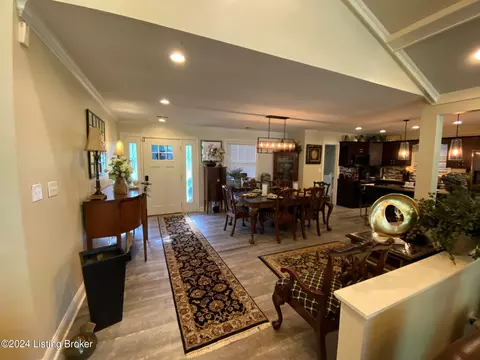 Entry Way - 6410 River Rd, Prospect, KY 40059 photo 2 of 10