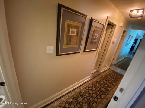 Entry Way - 6410 River Rd, Prospect, KY 40059 photo 5 of 10