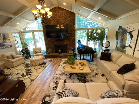 Living - 6410 River Rd, Prospect, KY 40059 photo 2 of 6
