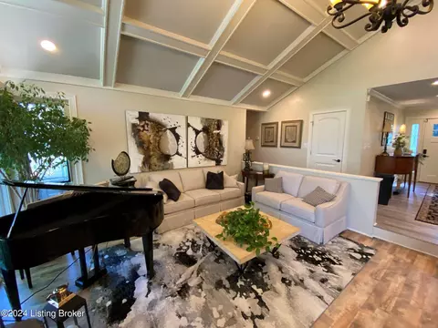 Living - 6410 River Rd, Prospect, KY 40059 photo 1 of 6