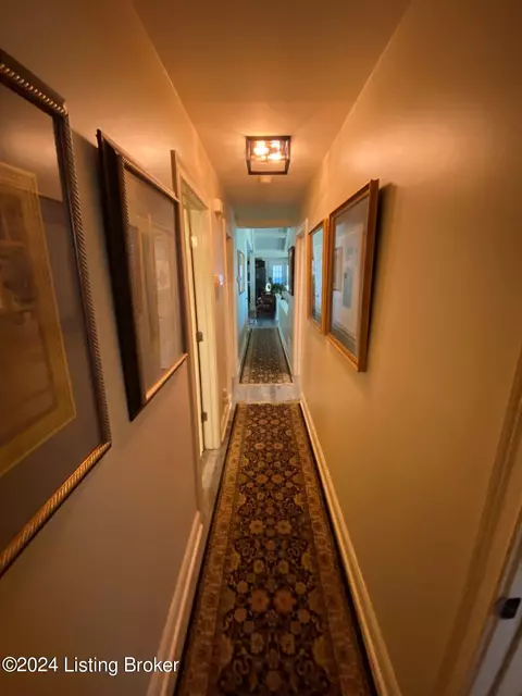 Entry Way - 6410 River Rd, Prospect, KY 40059 photo 7 of 10