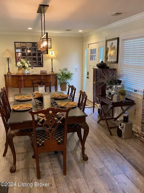 Dining - 6410 River Rd, Prospect, KY 40059 photo 3 of 4