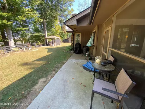 Exterior - 6410 River Rd, Prospect, KY 40059 photo 30 of 59