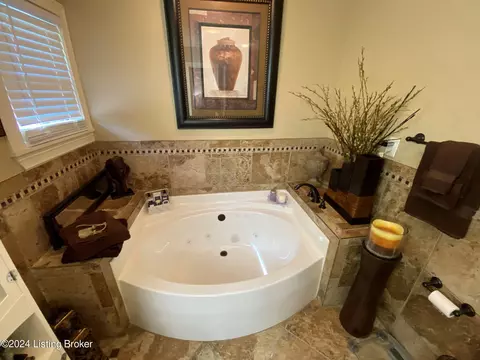 Bath - 6410 River Rd, Prospect, KY 40059 photo 3 of 12