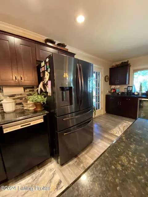 Kitchen - 6410 River Rd, Prospect, KY 40059 photo 8 of 9