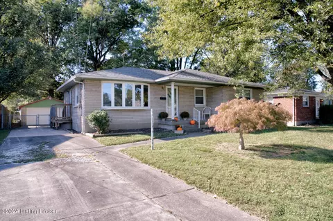 5702 Mockernut Ln, Louisville, KY 40258